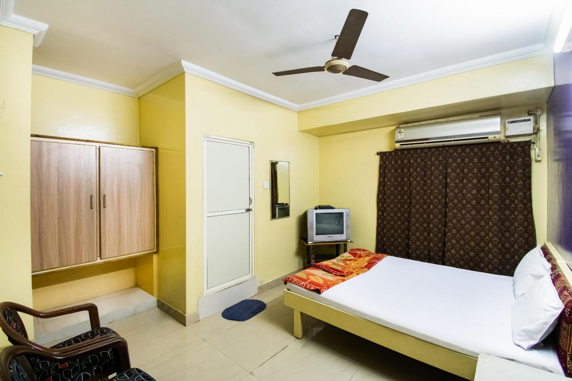 Spot On Sri Ratna Lodge Rājahmundry Exterior foto